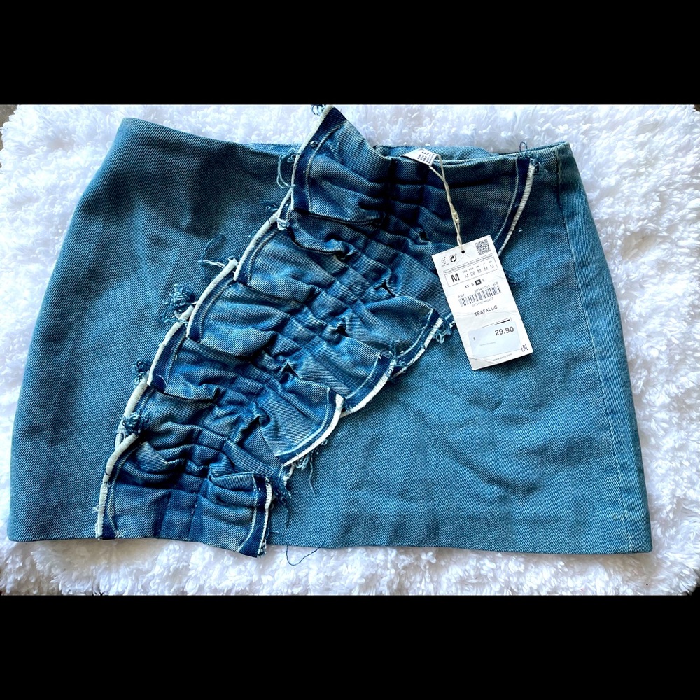 Size medium Zara mini skirt